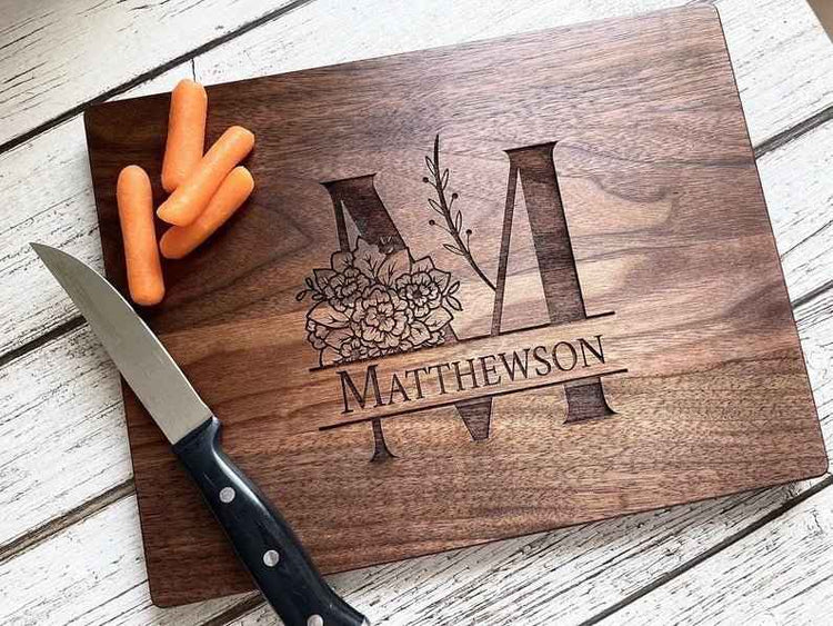 Personalized Walnut Wooden Cutting Board – Custom Engraved Kitchen Essential