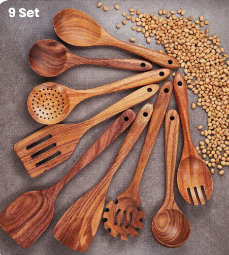 Ensemble d&#39;ustensiles de cuisine avec spatule en bois