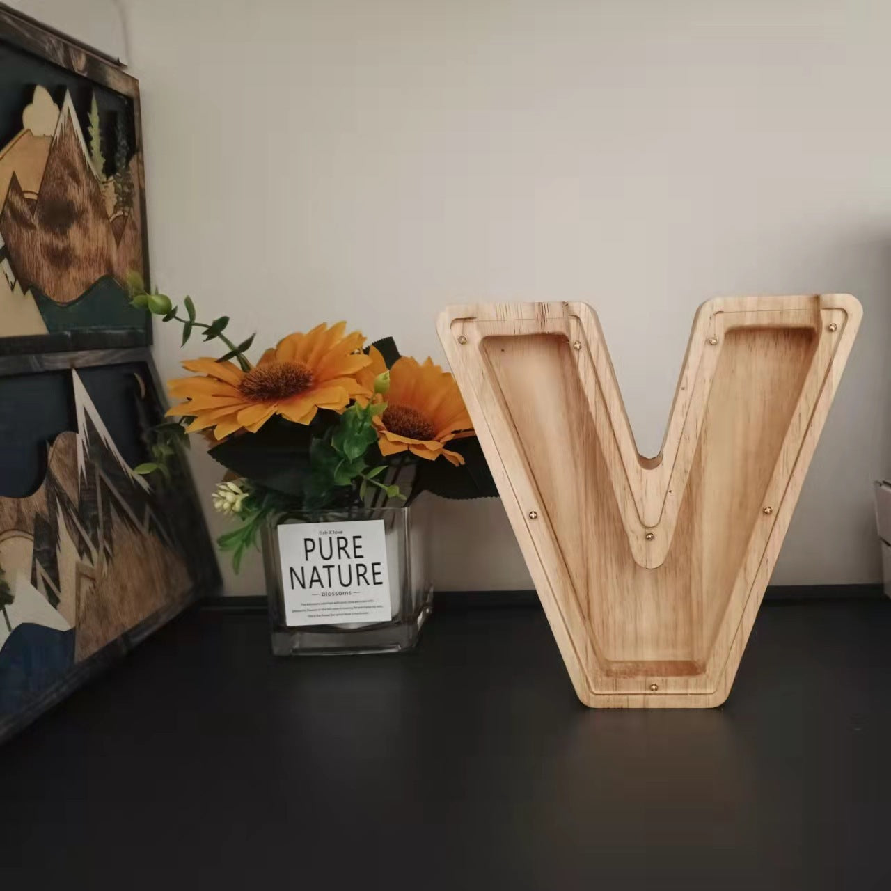 Adornos de madera para hucha con forma de letra