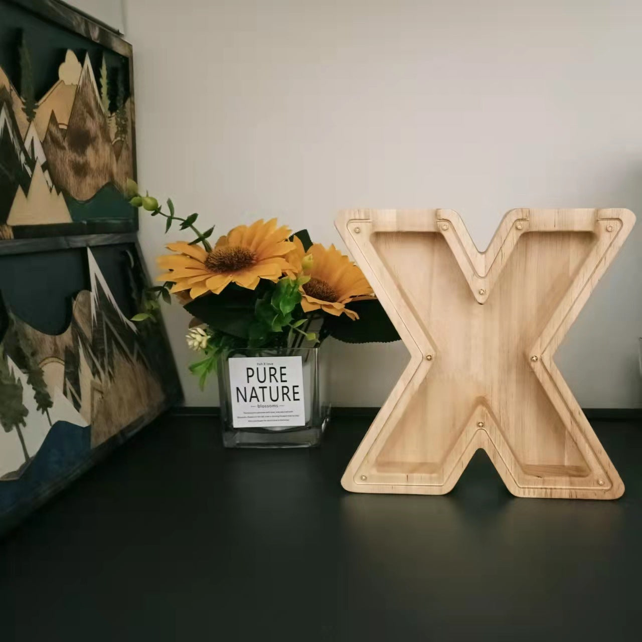 Adornos de madera para hucha con forma de letra