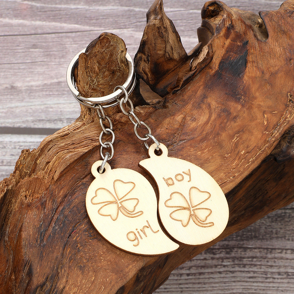 Pendentif en bois avec boucle de clé pour couple