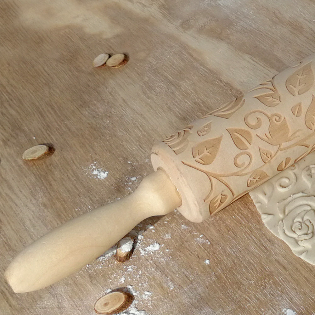 Rouleau à pâtisserie en bois avec roses pour la Saint-Valentin