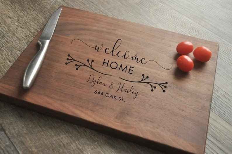 Personalized Walnut Wooden Cutting Board – Custom Engraved Kitchen Essential