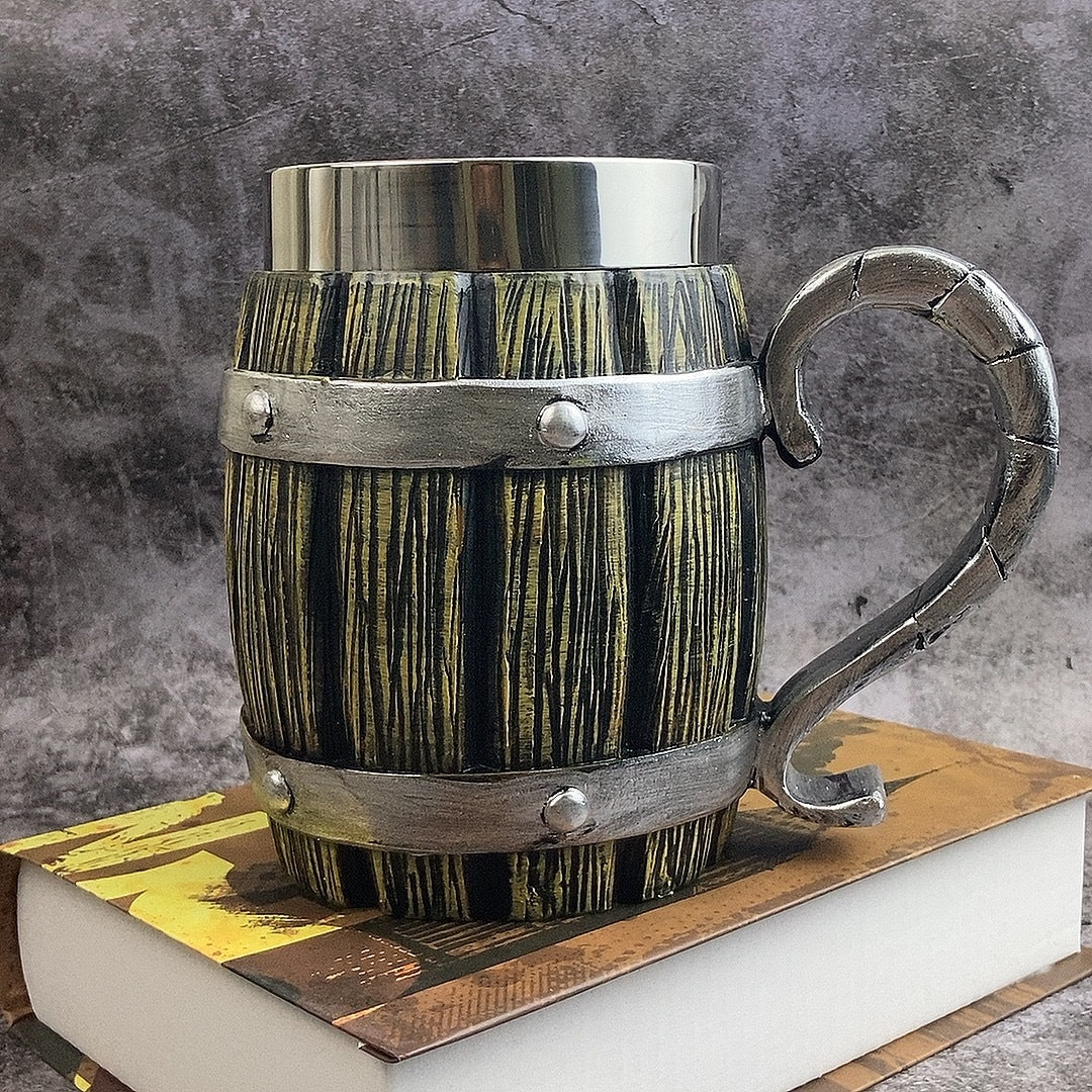 Wooden Barrel Mug by WoodyKitchenware, 550-600ml solid wood beer tankard with barrel design from WoodyKitchenware.