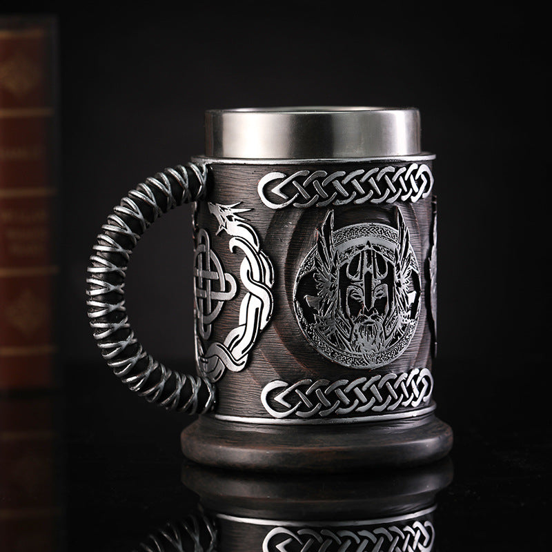 Black minimalist beer mug by WoodyKitchenware, featuring a sleek design inspired by the God of War, handcrafted by WoodyKitchenware.
