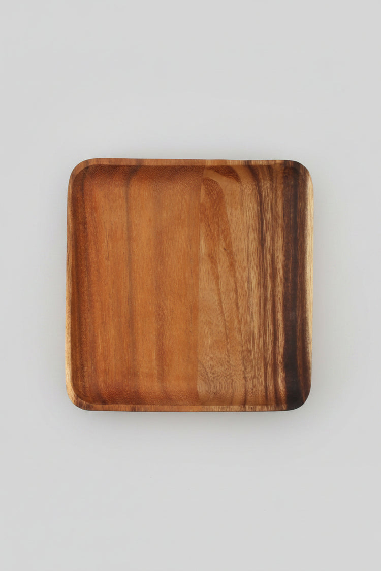 Rectangular wooden plate made of acacia wood from WoodyKitchenware, ideal for serving appetizers and enhancing dining presentation.