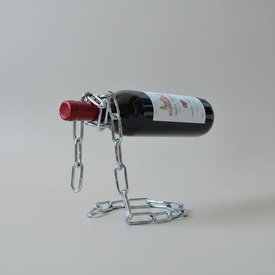 Wrought iron chain red wine shelf by WoodyKitchenware, European style wine bottle display with hanging design, black finish.