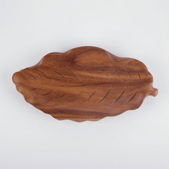 Rustic wooden leaf tray by Woody&