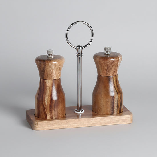 WoodyKitchenware manual pepper grinder with solid timber Pylon mill for fresh-flavor pepper seasoning.