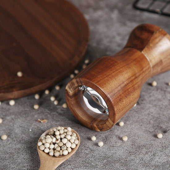 Manual pepper grinder by WoodyKitchenware with solid timber body, showcasing the fresh-flavor Pylon mill in natural wood finish.