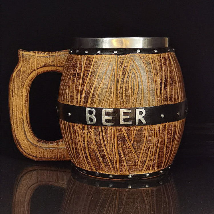 Large handcrafted draft beer mug by WoodyKitchenware, bar-style glass with a wood-colored finish, 580ml capacity for beer drinking.